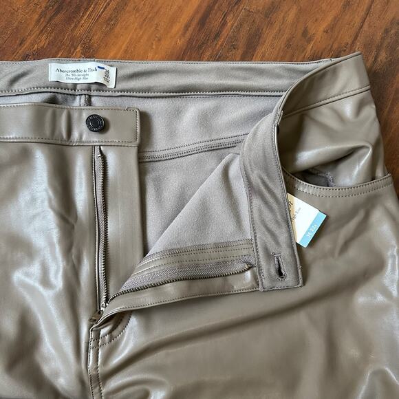 ABERCROMBIE & FITCH The 90s Straight Pants Taupe Vegan Leather NWT - Picture 6 of 15